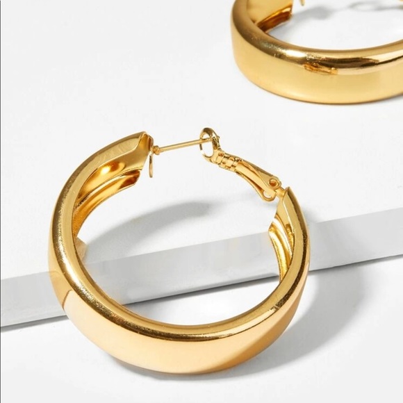 New Gold plated Hoop Earrings - Picture 4 of 4